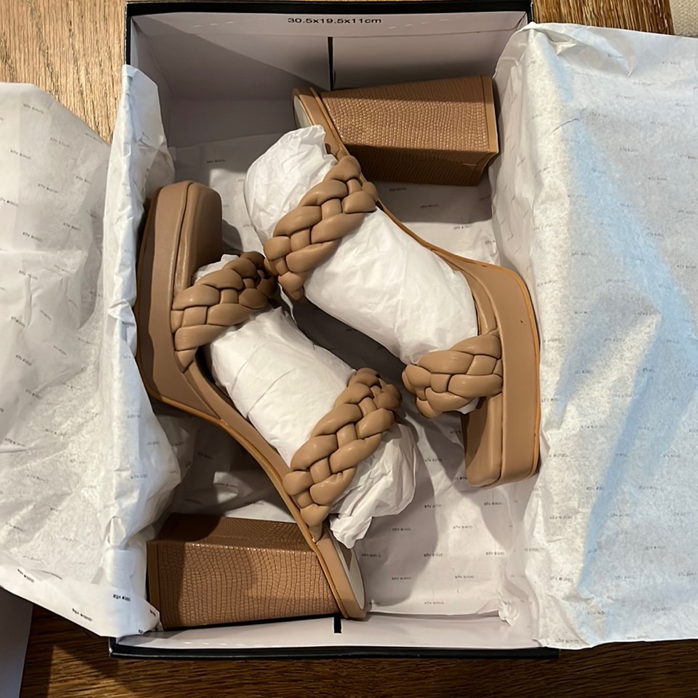 Dolce Vita Ashby Heels in Cafe